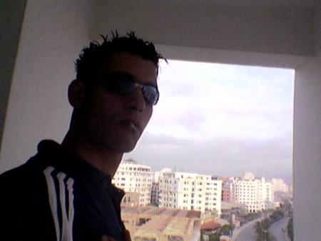 he adil La vie  toujours la même chanson, donc, toujours la même danse